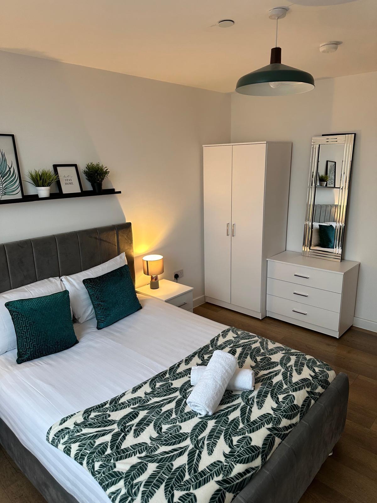 City Views Two Bedroom Apartments Liverpool4