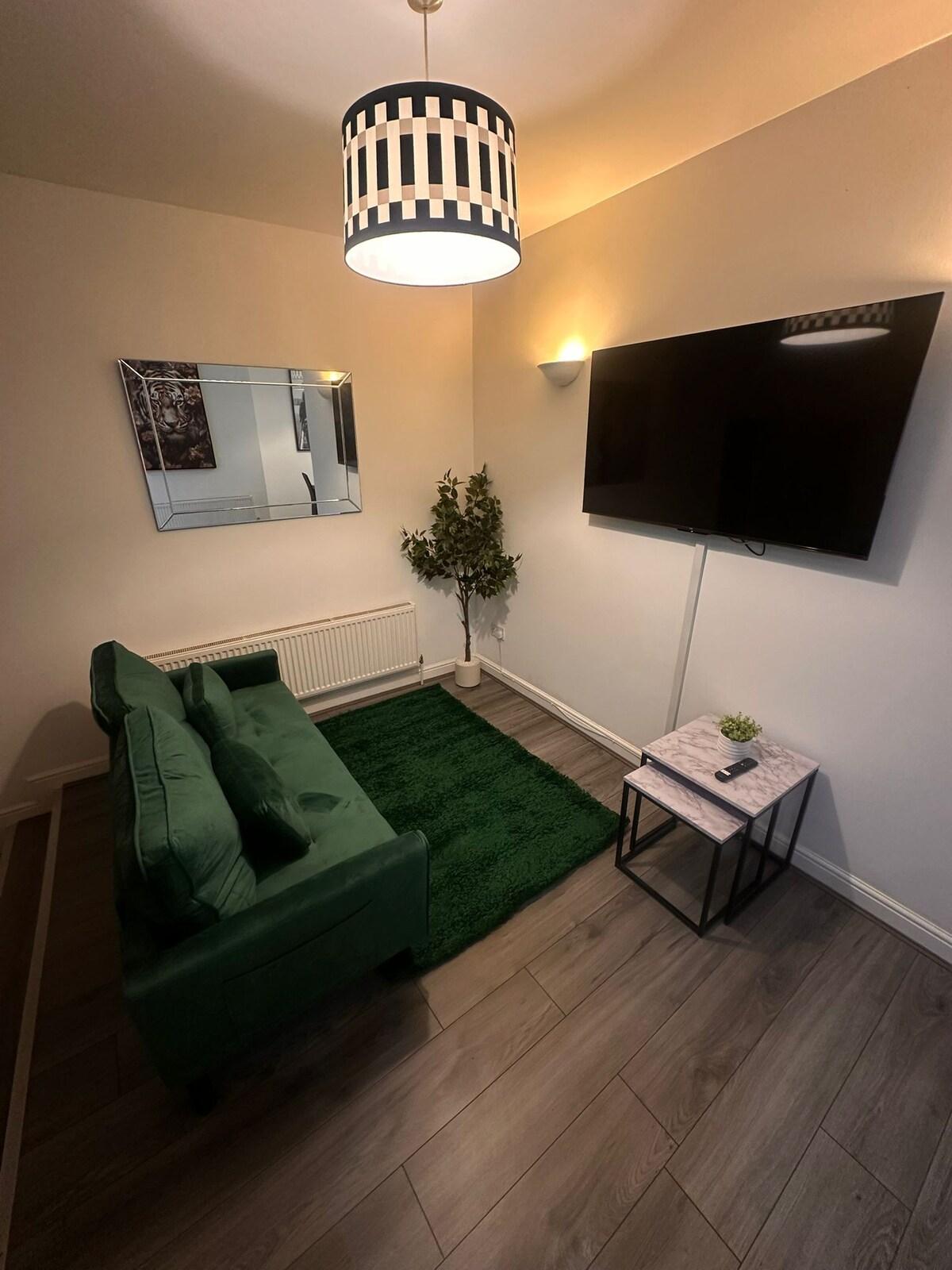 Modern 2-Bedroom, 2-Bathroom Apartment Liverpool3