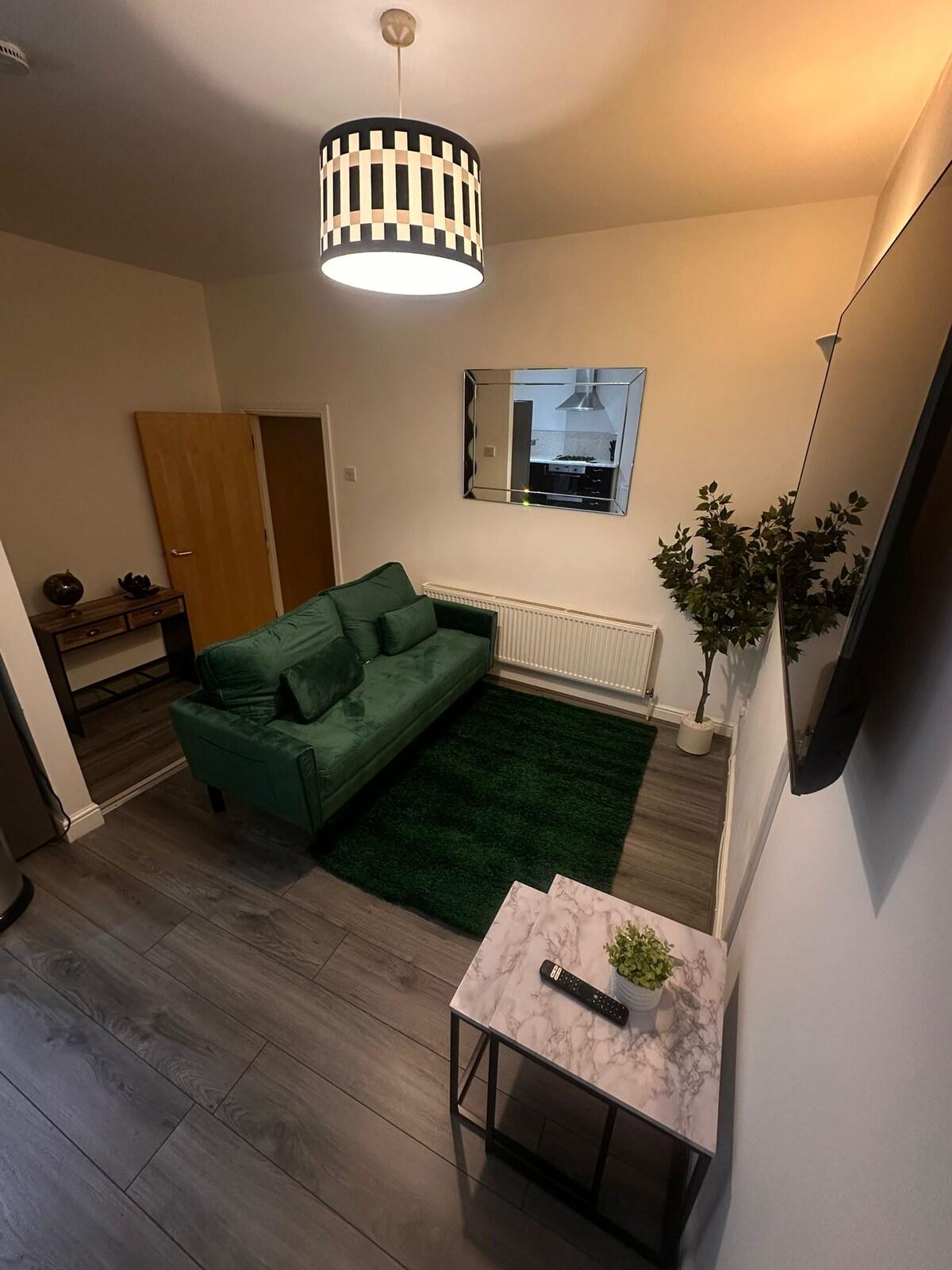 Modern 2-Bedroom, 2-Bathroom Apartment Liverpool4