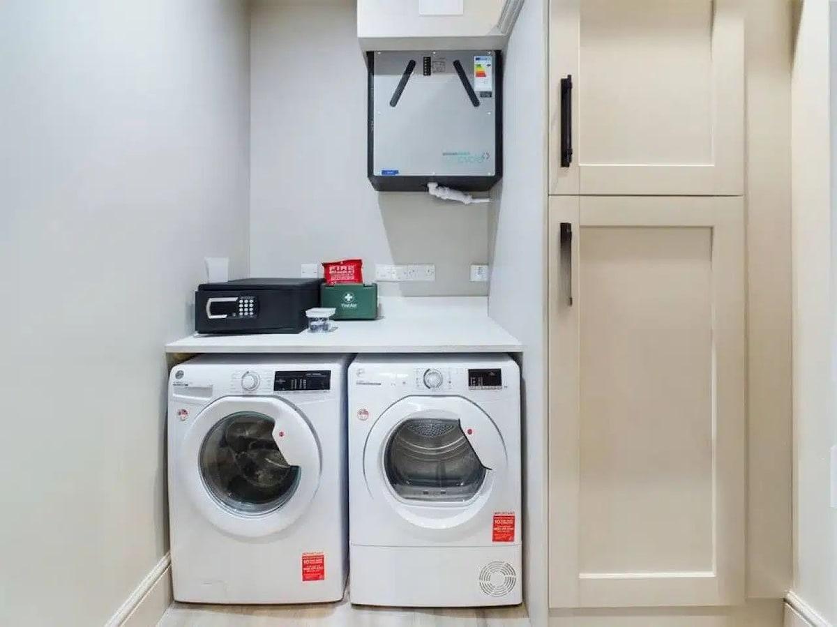 Lesley House Apartments by StaySavvy Accommodation6